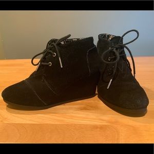 Toms wedge booties